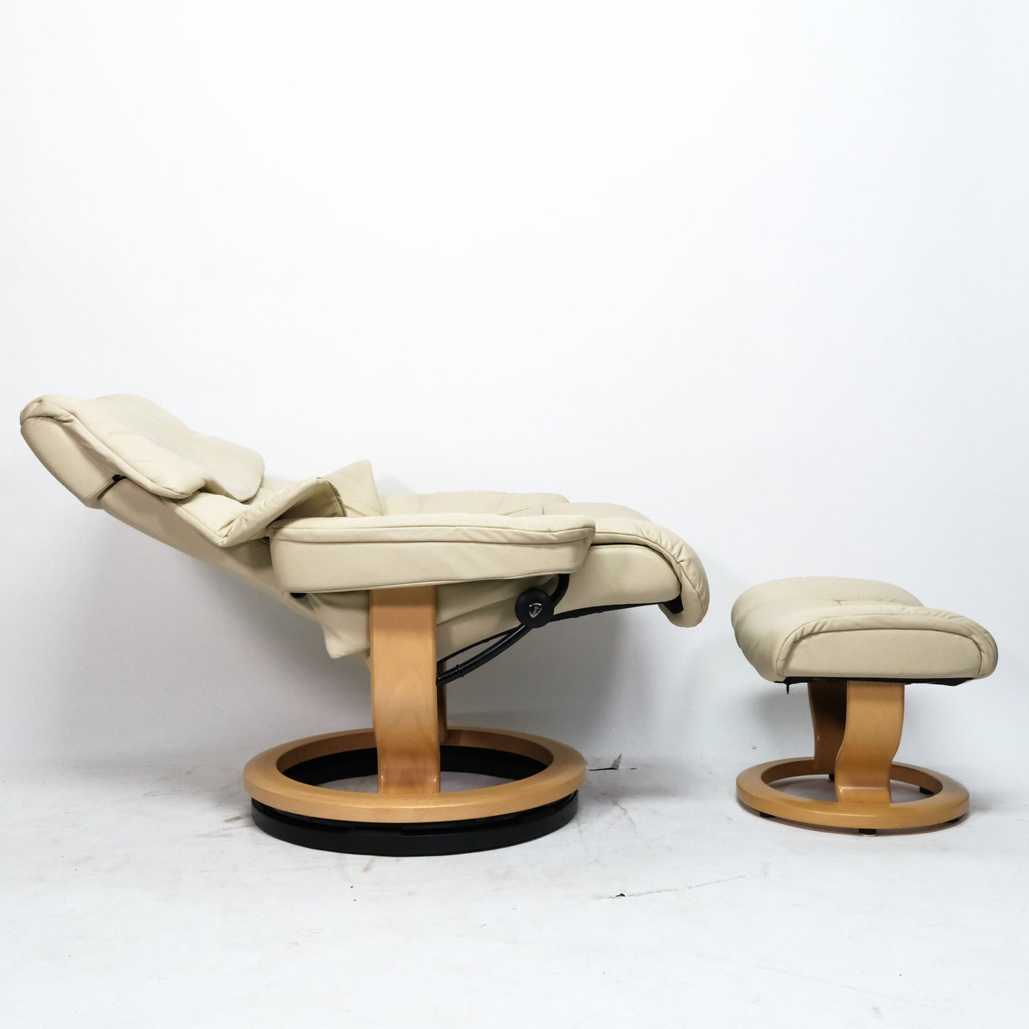 Ekornes Stressless Reno (L) mit Hocker